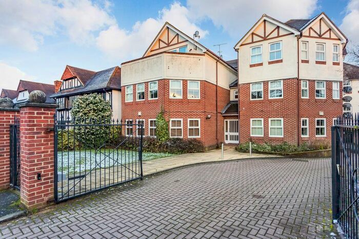 2 Bedroom Flat To Rent In High Road, Woodford Green, IG8