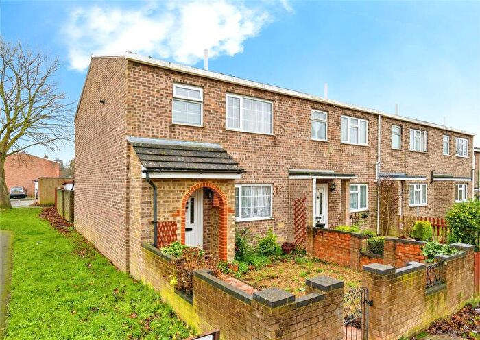 3 Bedroom End Of Terrace House For Sale In Blyth Walk, Reading, Berkshire, RG2