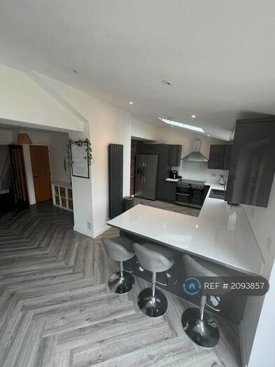 4 Bedroom Semi-Detached House To Rent In Valley Road, Bristol, BS16
