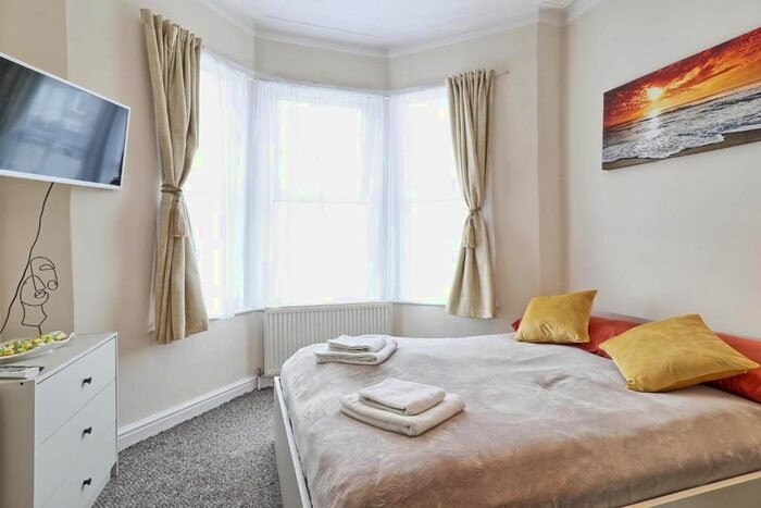 1 Bedroom Flat To Rent In Burnaby Road, Southend-On-Sea, SS1