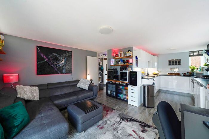 1 Bedroom Flat For Sale In Grangedale Close, Northwood, HA6