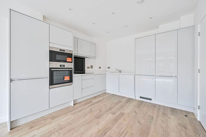 2 Bedroom Flat To Rent In Dock, Woolwich, London, SE28