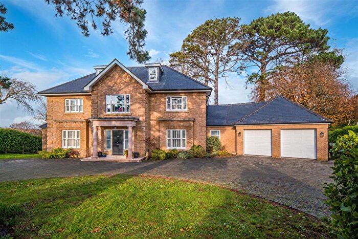 6 Bedroom Detached House For Sale In The Grove, Bembridge, PO35