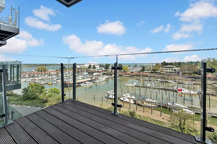 2 Bedroom Apartment For Sale In Pearl Lane, Gillingham, ME7