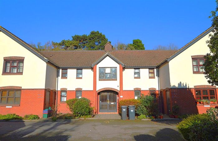 1 Bedroom Flat For Sale In Beaumont Place, Isleworth, TW7