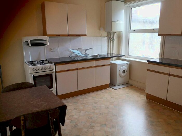 Studio To Rent In Natal Road, London, N11