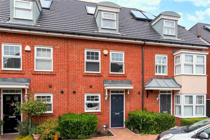 3 Bedroom Detached House To Rent In Lorimer Row, Bromley, Kent, BR2