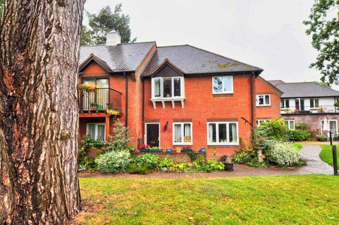 2 Bedroom Maisonette To Rent In War Memorial Place, Henley-On-Thames, RG9