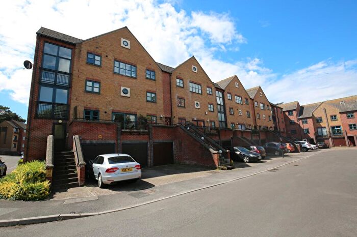 2 Bedroom Flat To Rent In Whitworth Crescent, Bitterne Park, Southampton, Hampshire, SO18