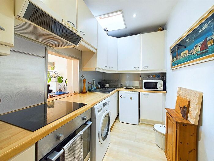 1 Bedroom Flat To Rent In Cambridge Park, Twickenham, TW1