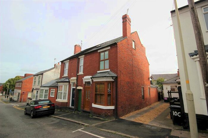 3 Bedroom End Of Terrace House To Rent In Summer Hill, Halesowen, B63