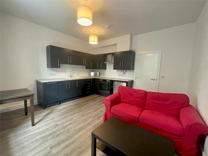 2 Bedroom Flat To Rent In Lea Road, Dronfield, Derbyshire, S18