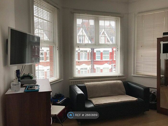 Studio To Rent In Sheldon Road, London, NW2