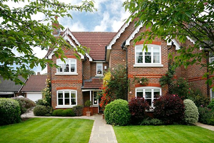 5 Bedroom Detached House For Sale In Bainbridge Close, Richmond, TW10
