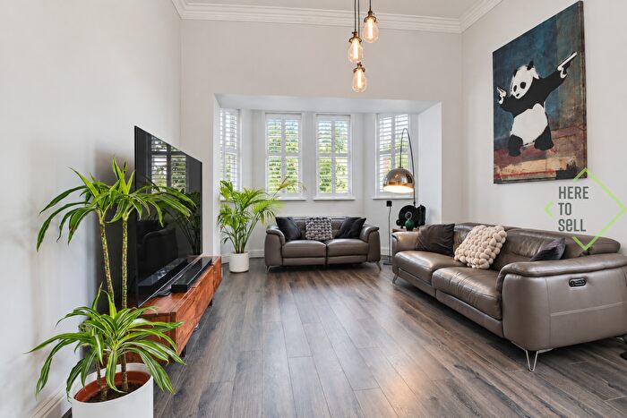 2 Bedroom Flat For Sale In Buchanan Close, Winchmore Hill, N21