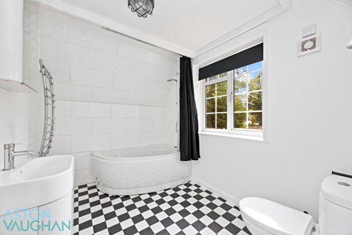 2 Bedroom Detached House To Rent In Cedars Gardens, Brighton, BN1