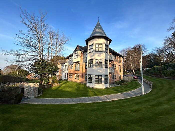 3 Bedroom Flat For Sale In Pwllycrochan Avenue, Colwyn Bay, LL29