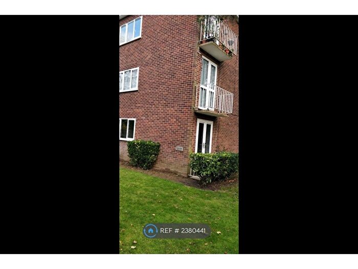 2 Bedroom Flat To Rent In Langley Road, Watford, WD17