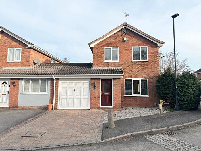 3 Bedroom Link Detached House To Rent In Corbel Close, Oakwood, Derby, DE21