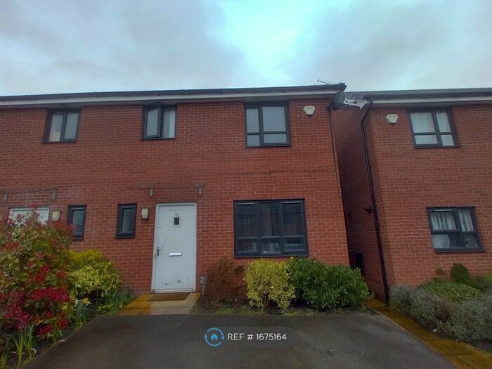 3 Bedroom Semi-Detached House To Rent In Bugle Close, Salford, M7