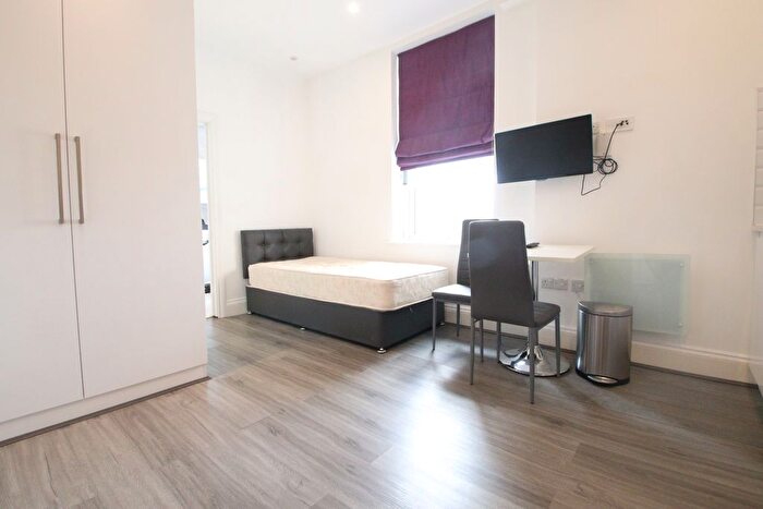Studio To Rent In Finchley Road, London, NW3