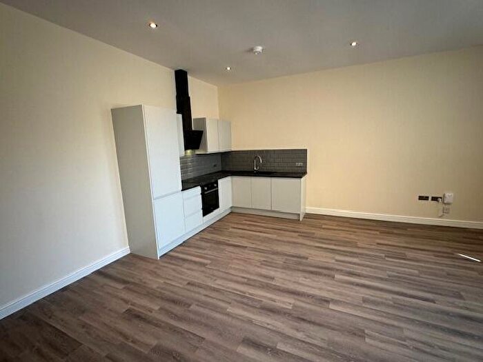 1 Bedroom Flat To Rent In Leeds Road, Shipley, West Yorkshire, BD18
