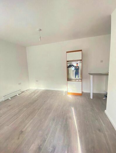 Studio To Rent In Cromwell Road, Hounslow, TW3