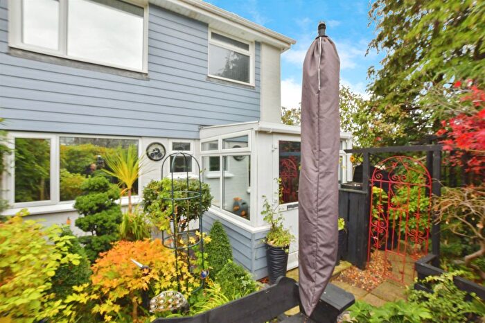 3 Bedroom End Terrace House For Sale In Medway Road, Ferndown, BH22