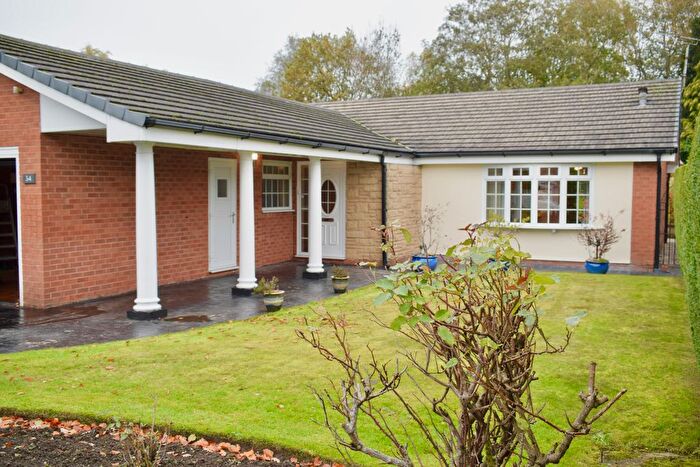 3 Bedroom Bungalow To Rent In Lowerfold Drive, Rochdale, OL12