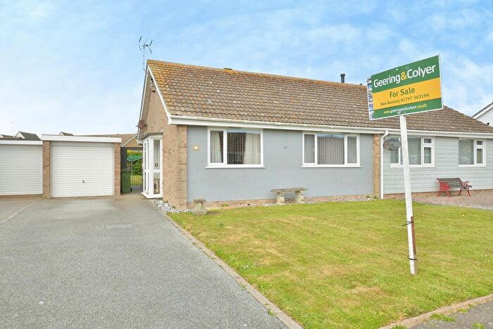 2 Bedroom Bungalow For Sale In The Fairway, Dymchurch, Romney Marsh, Kent, TN29