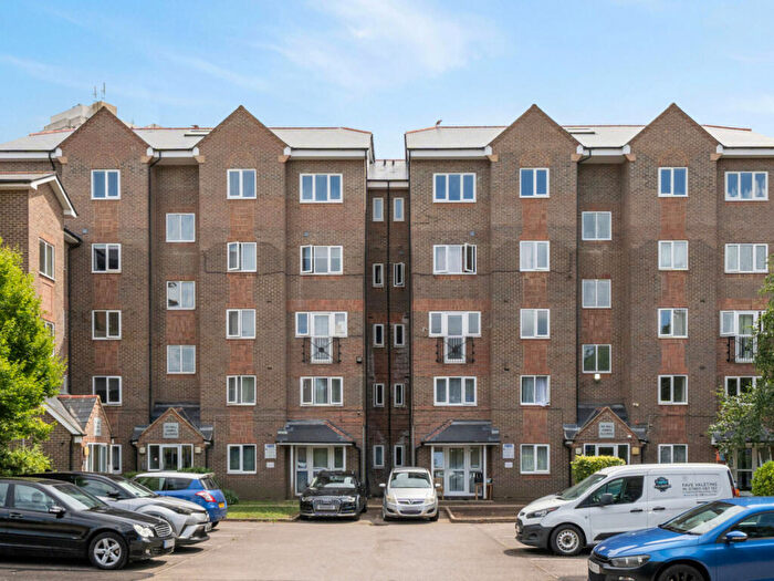 1 Bedroom Apartment For Sale In Cross Keys Close, London, N9