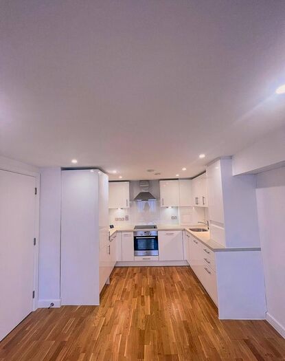 1 Bedroom Flat To Rent In Beavers Lane, Hounslow, TW4