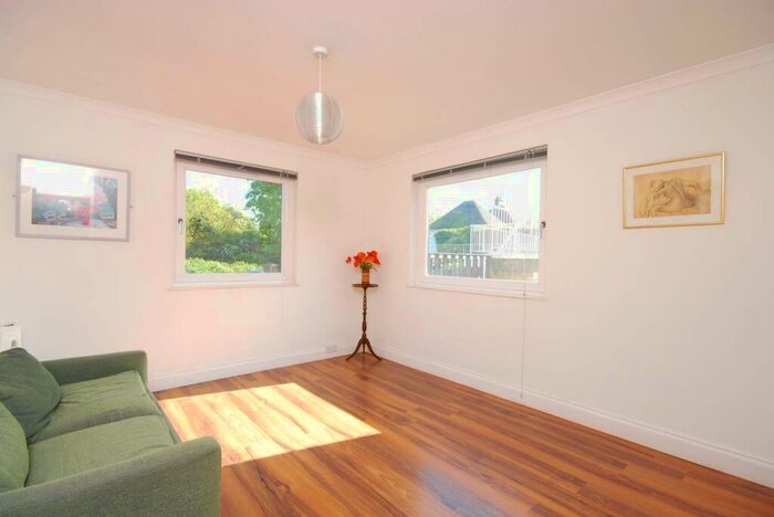1 Bedroom Flat To Rent In Queens Ride, West Putney, London, SW13