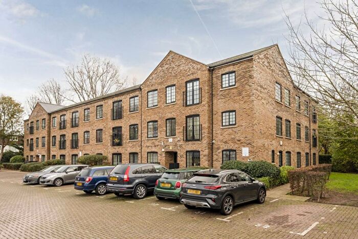 1 Bedroom Flat For Sale In Crown Mill, Mitcham, CR4