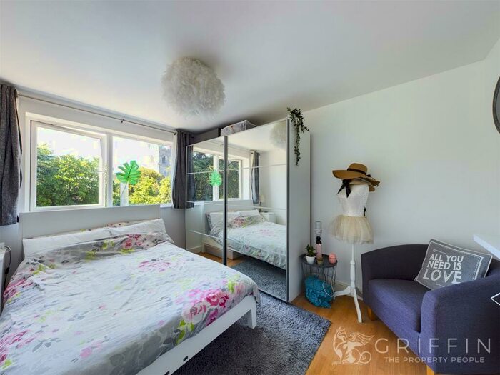 2 Bedroom Flat To Rent In Chaplaincy Gardens, Hornchurch, RM11