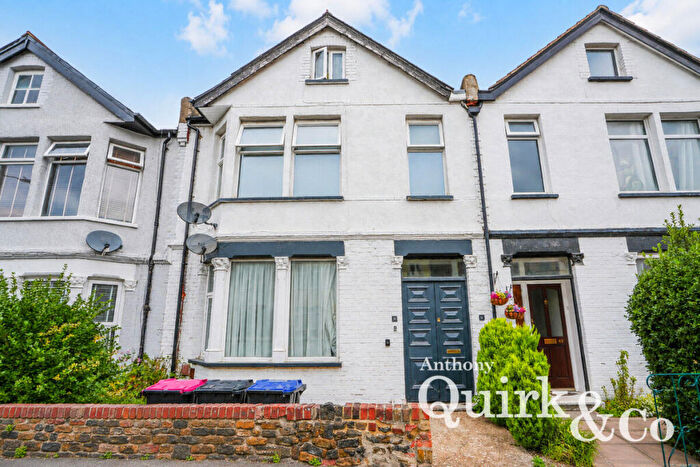 1 Bedroom Flat For Sale In Westborough Road, Westcliff-on-sea, SS0