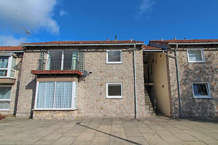 3 Bedroom Flat To Rent In Rockcliffe Court, Tadcaster, LS24