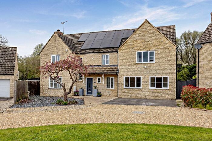 6 Bedroom Detached House For Sale In Perrinsfield, Lechlade, Gloucestershire, GL7