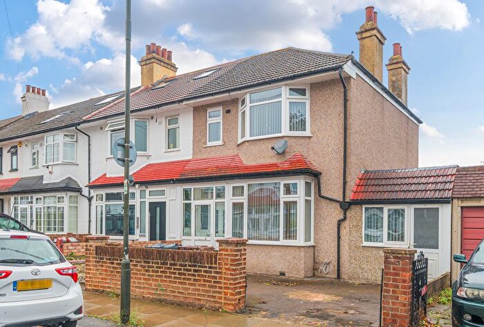 3 Bedroom Semi-detached House For Sale In Lammas Avenue, Mitcham, CR4
