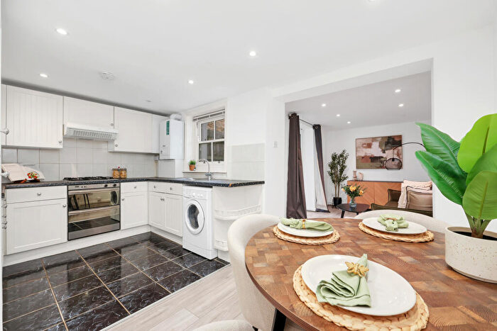 1 Bedroom Apartment For Sale In Bancroft Road, London, E1