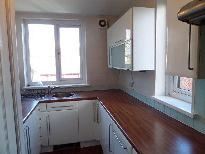 2 Bedroom Flat To Rent In Angelfield, Hounslow, TW3