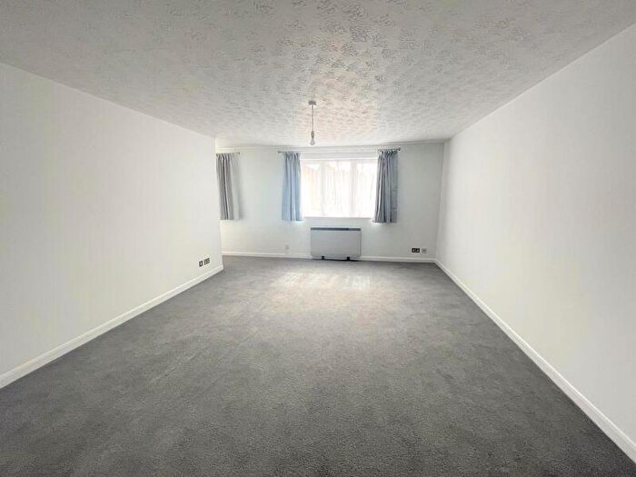 Apartment To Rent In Leicester Road, Barnet, EN5