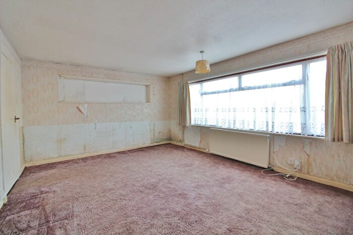 2 Bedroom Detached Bungalow For Sale In Beaufort Avenue, Fareham, PO16