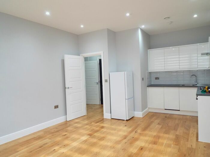 1 Bedroom Flat To Rent In Fishponds Road, Wokingham, RG41