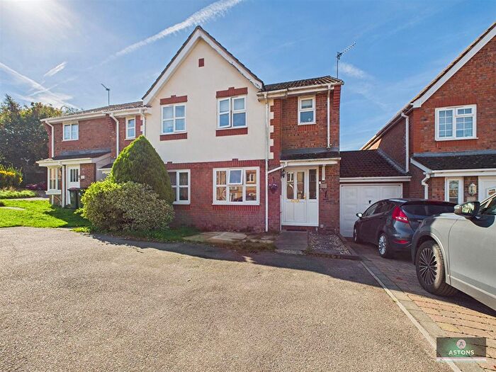 2 Bedroom End Terrace House For Sale In Lyon Close, Maidenbower, RH10