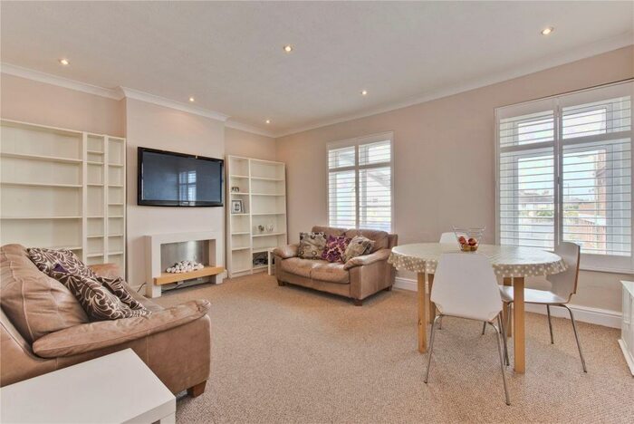 2 Bedroom Flat To Rent In Station Road, Addlestone, Surrey, KT15