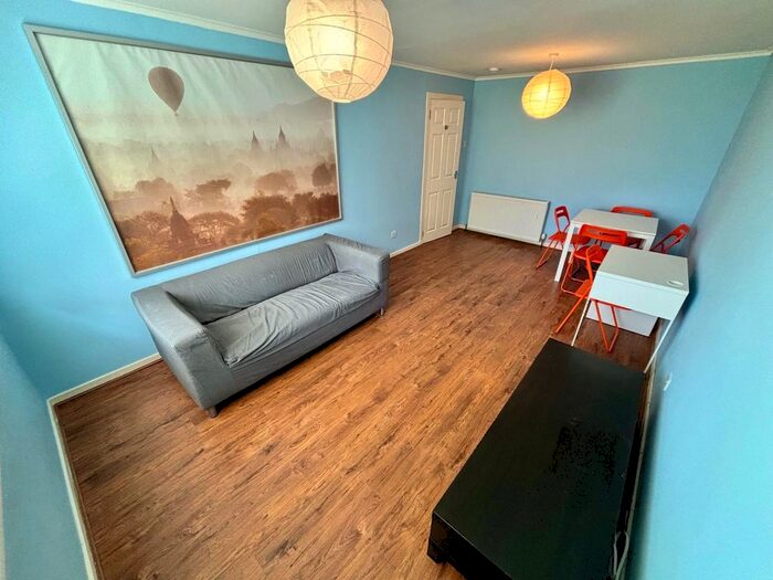 2 Bedroom Flat To Rent In Cornhill Gardens, Aberdeen, AB16