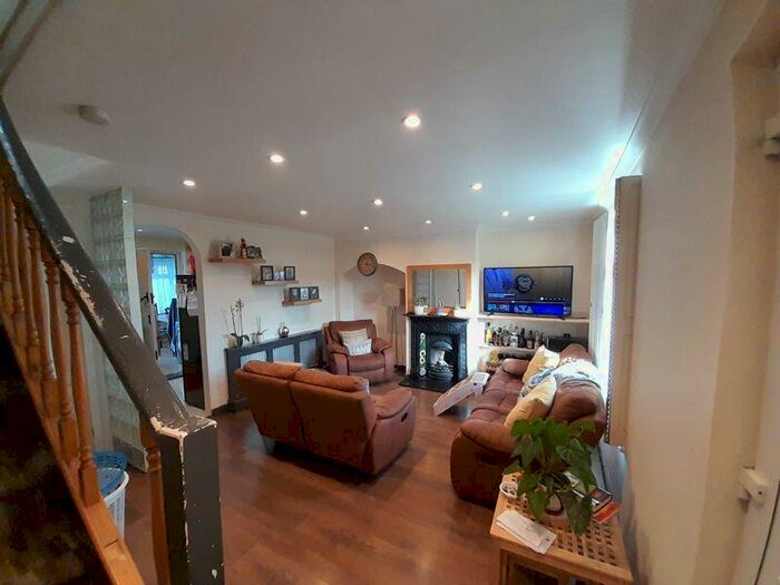 3 Bedroom Detached House To Rent In Dryfield Road, Edgware, HA8