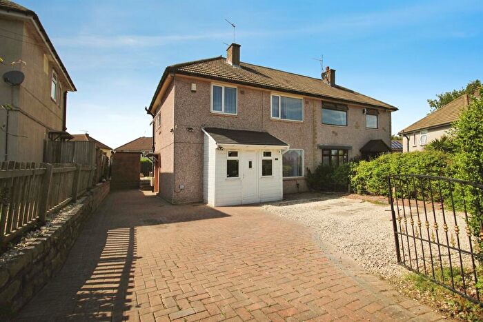 3 Bedroom Town House For Sale In Ganners Road, Bramley, Leeds, LS13