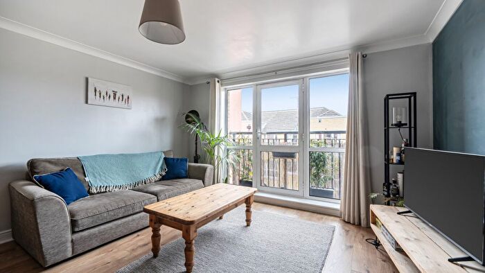 2 Bedroom Flat For Sale In Candle Street, Stepney, E1